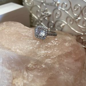 Pretty fine ring size 5.25